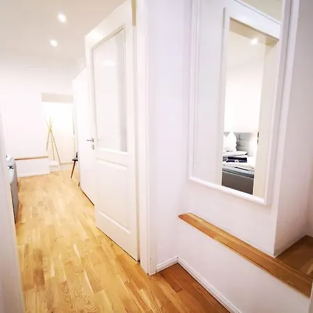 Inval By Rockchair L Superhost Status L 2 Bedrooms Boxspringbeds 2 Bathrooms In Center 