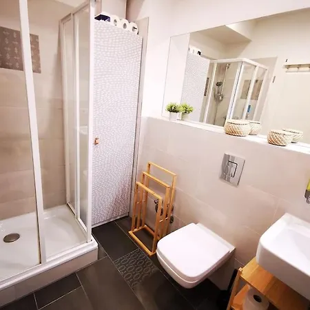 Inval By Rockchair L Superhost Status L 2 Bedrooms Boxspringbeds 2 Bathrooms In Center 