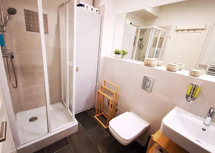 Inval By Rockchair L Superhost Status L 2 Bedrooms Boxspringbeds 2 Bathrooms In Center 